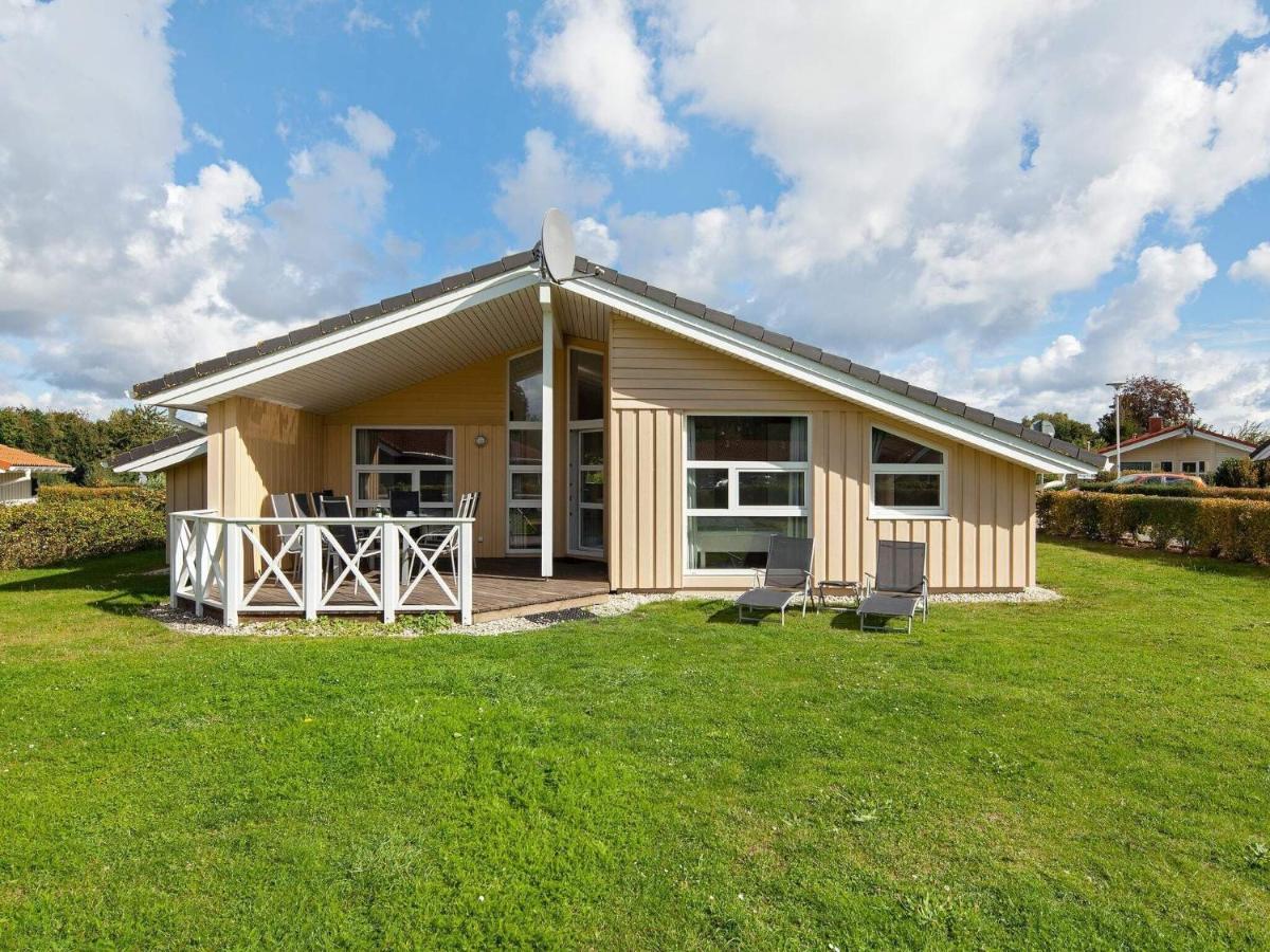 12 Person Holiday Home In Grömitz Exterior foto