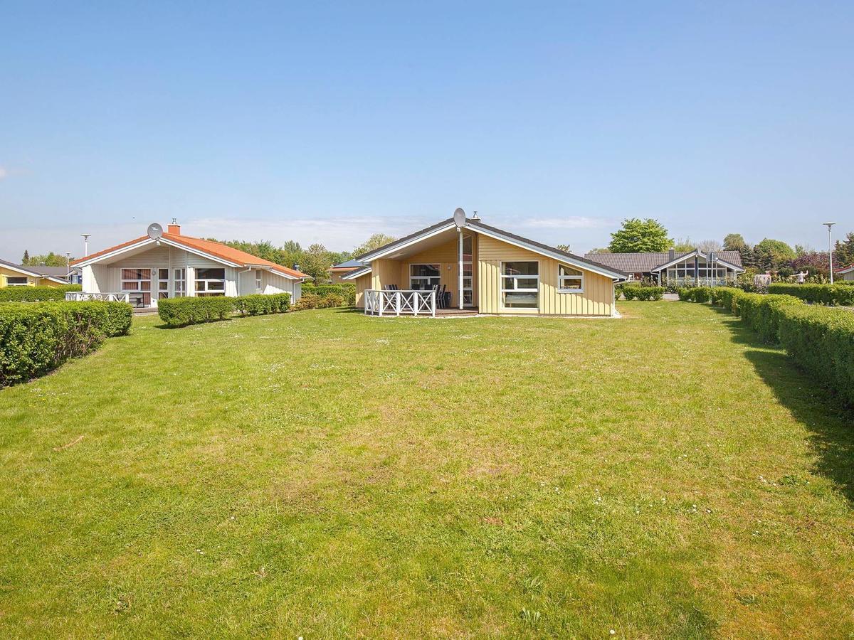 12 Person Holiday Home In Grömitz Exterior foto